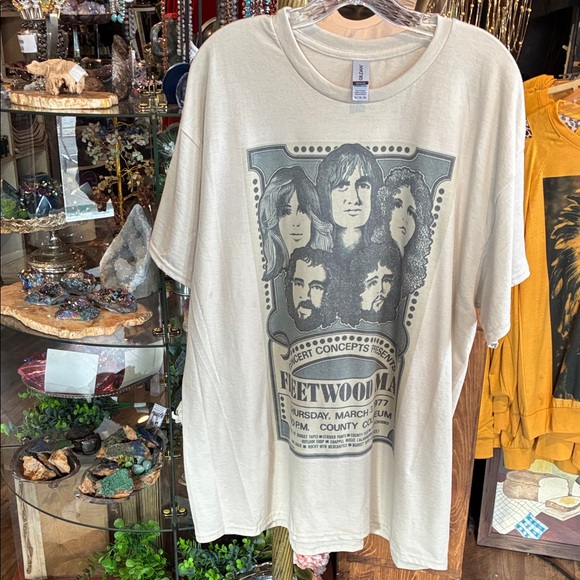 Beige Vintage-Style Fleetwood Mac Concert Tee - Picture 2 of 3